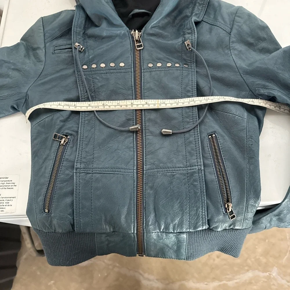 Danier jacket ⭐️ - Picture 3 of 3